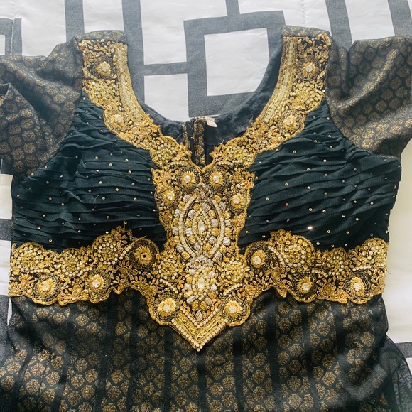 3 piece Pakistani/Indian outfit. Like new. - Picture 3 of 3